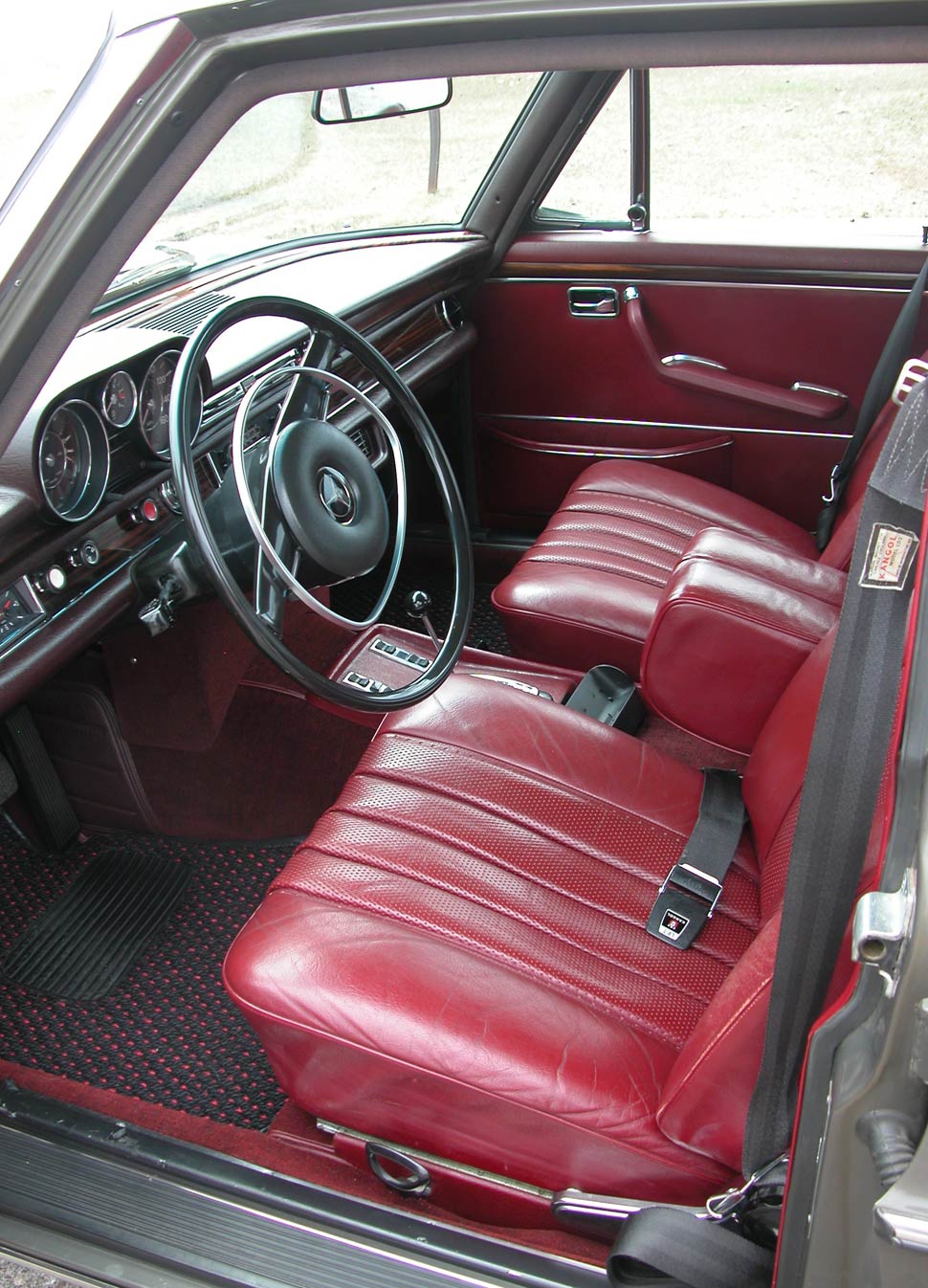 Mercedes 6.3 Interior